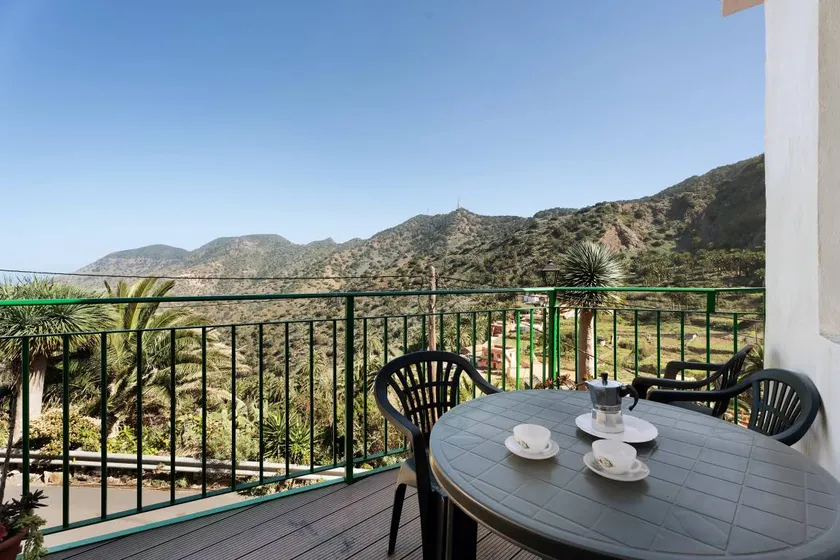 Holiday home with terrace | Mountain view - Image 1
