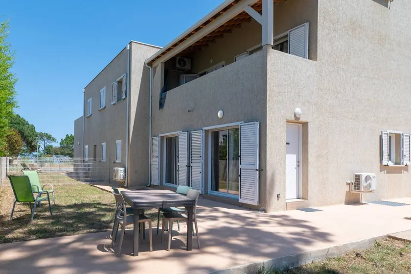 Agréable appartement de vacances convivial et familial avec terrasse et jardin | Vue plage - Image 1
