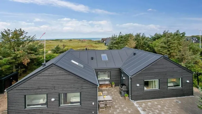 Children-friendly holiday home with sauna, garden & hot tub | Beach nearby | Dogs allowed - Image 1