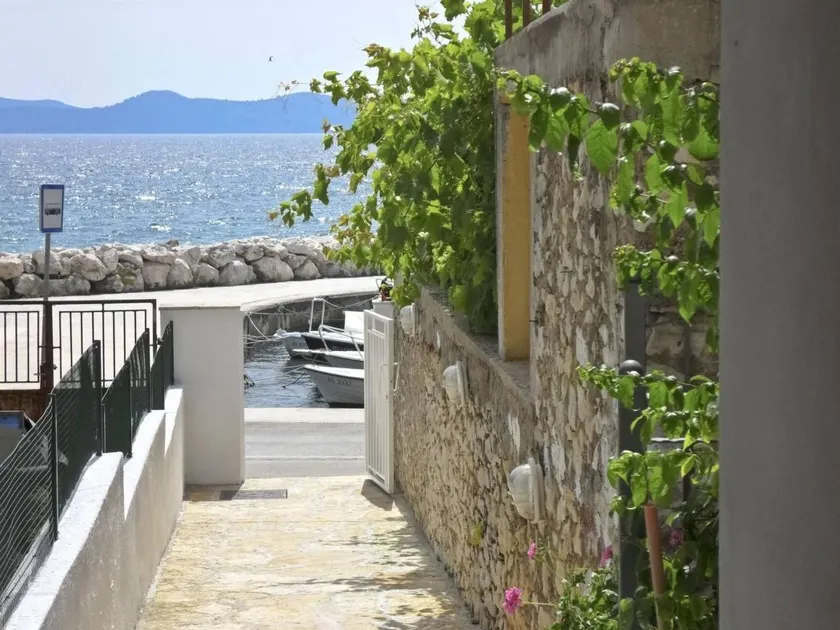 Holiday apartment with terrace - Image 1