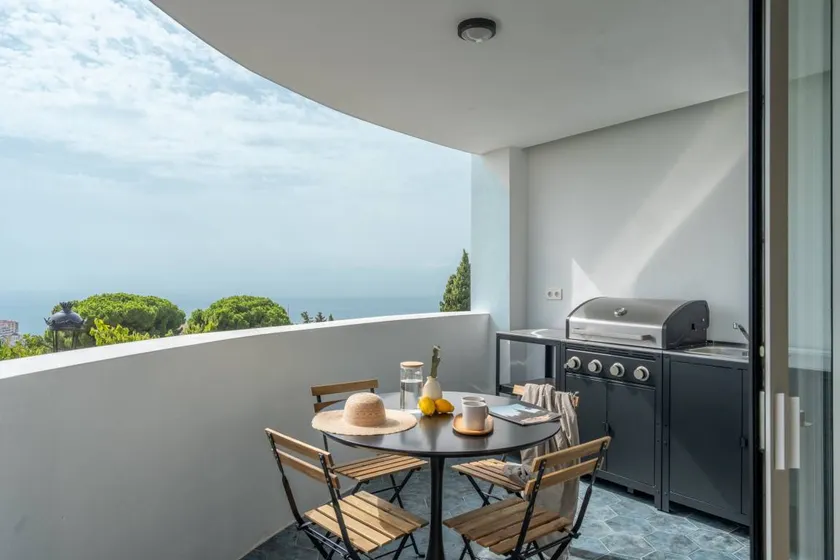 Holiday home with barbeque, terrace & jacuzzi | Pet-friendly - Image 1