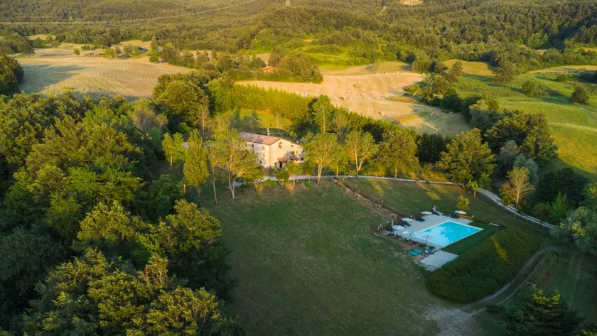 Agriturismo Tenuta Valdea - Ristorante e Piscina tra Bologna e Firenze: Camera Matrimoniale Standard 4 - Colazione Inclusa - Image 1