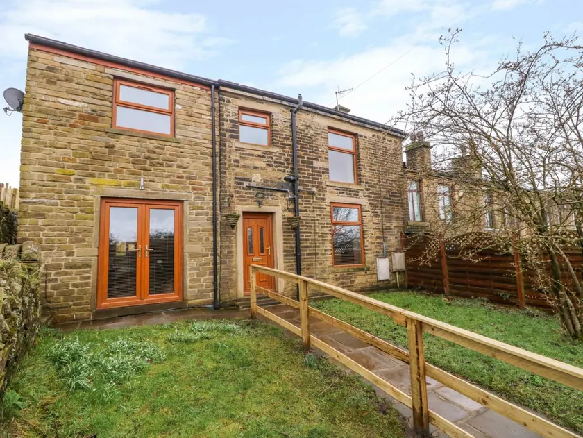 Fully equipped cottage with garden | Pets allowed - Image 1