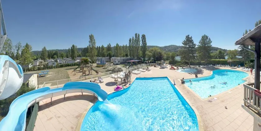 Holiday home with BBQ, terrace & pool | Dogs allowed - Image 1