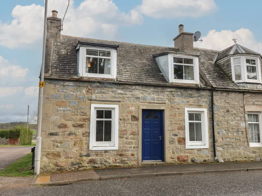 Cottage with garden & terrace - Image 1