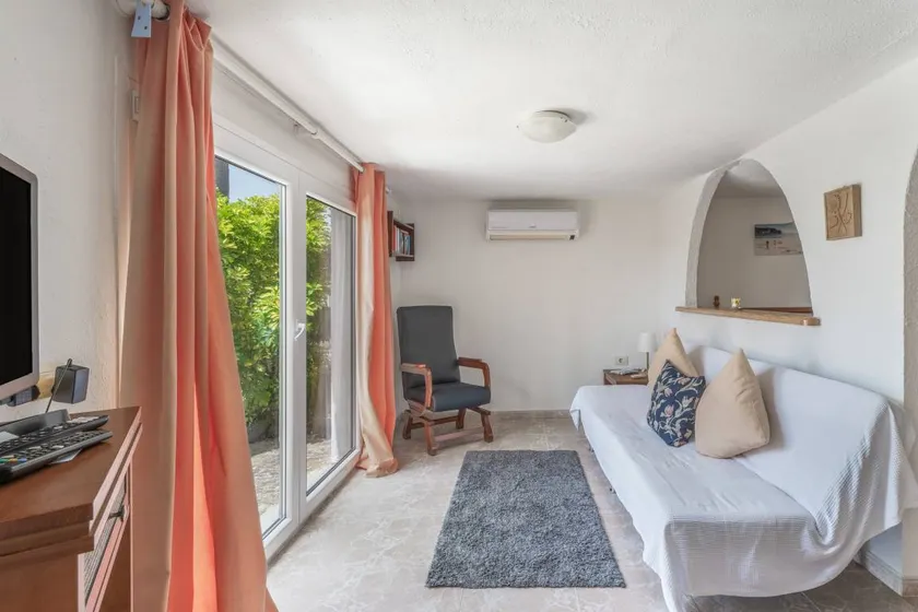 Holiday Home 'Casita Partido' with Mountain Views, Private Garden and Wi-Fi - Image 1