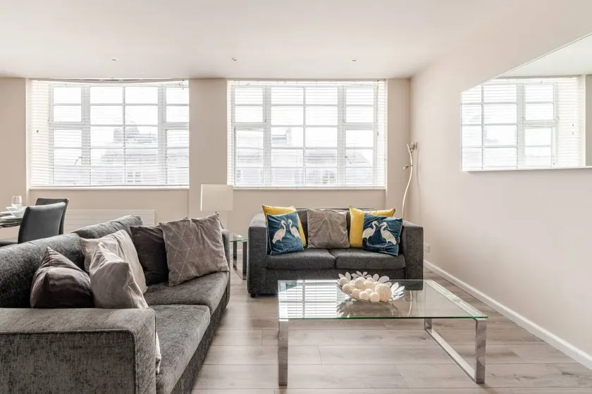 Apartment with hot tub | Close to Brighton Palace Pier | City view - Image 1