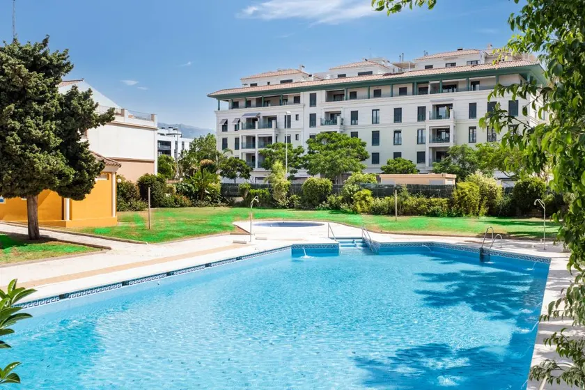 Familienfreundliches schönes Apartment mit Garten, Terrasse und Pool | Bergblick | Neben dem Strand | Haustiere sind willkommen - Image 1