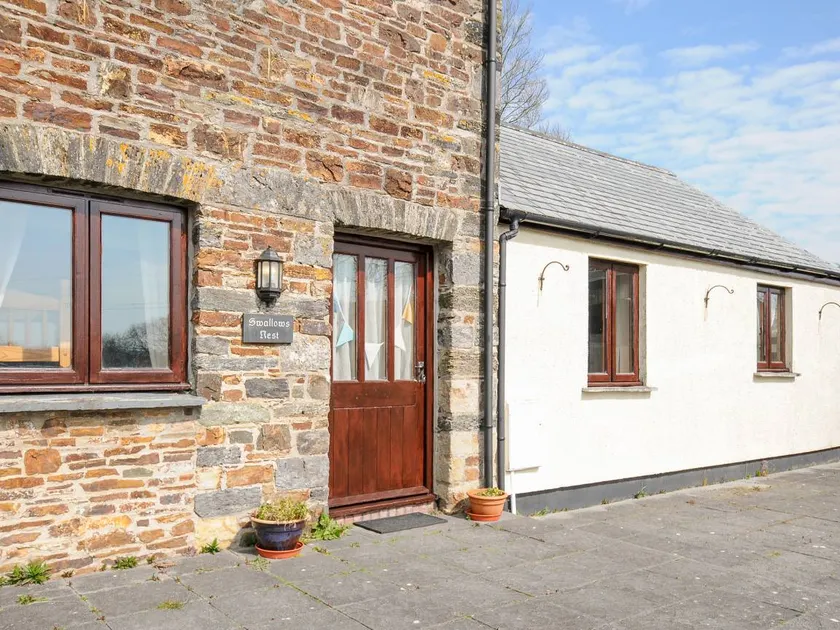 Cottage with garden & barbecue | Beach view - Image 1