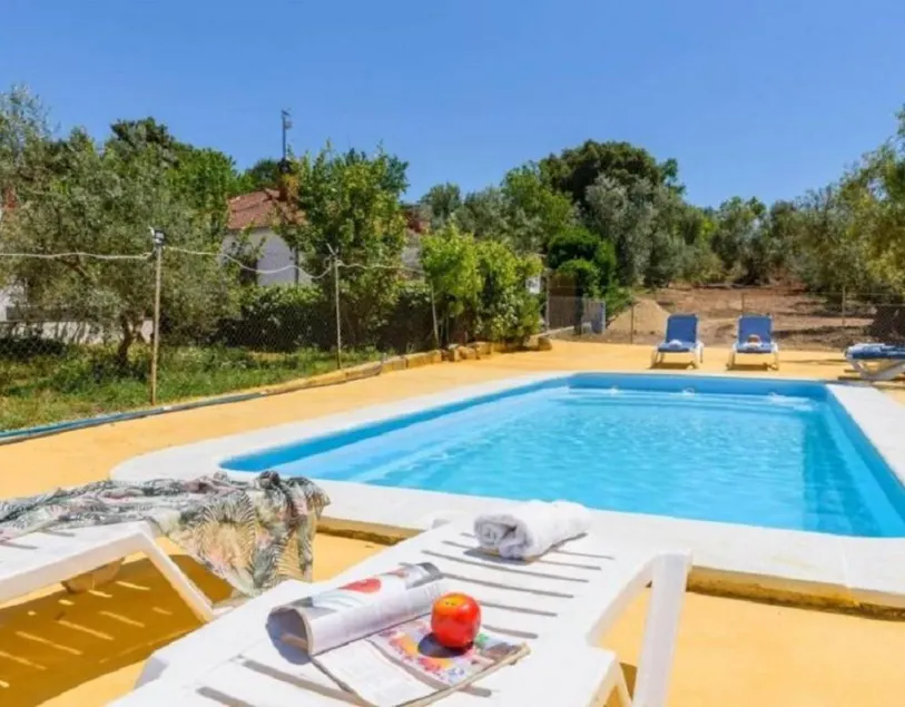 Familienfreundliches weiträumiges Ferienhaus mit Terrasse, Grill und privatem Pool | Flussblick - Image 1