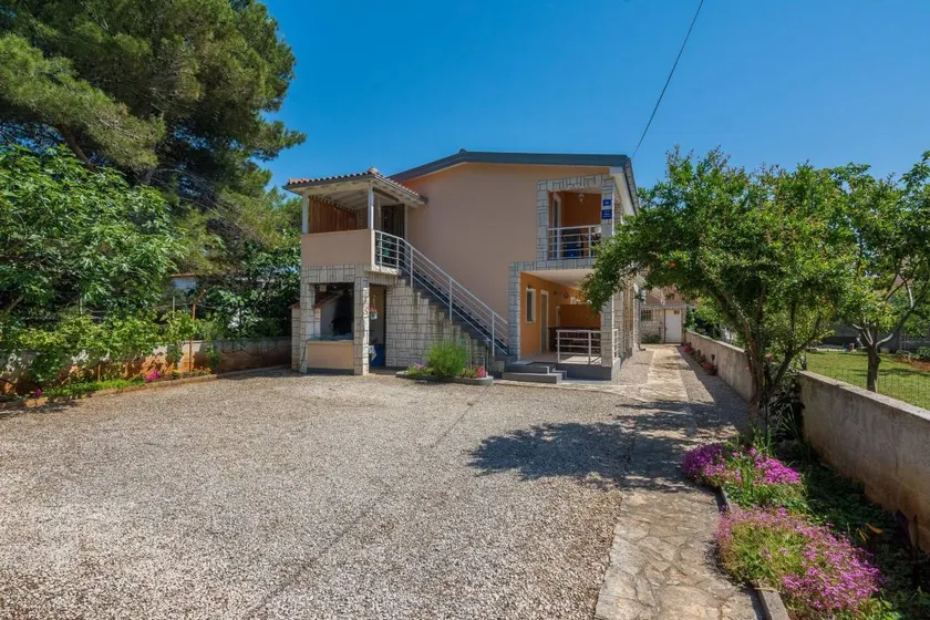 Flat with barbeque & terrace - Image 1