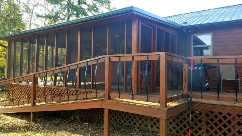 Peaceful Paradise: Cabin Getaway with Unmatched River Views in Arkansas - Image 1