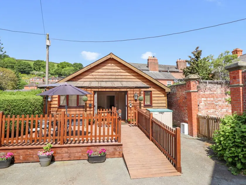 Family-oriented beautiful cottage with garden | Pets allowed - Image 1
