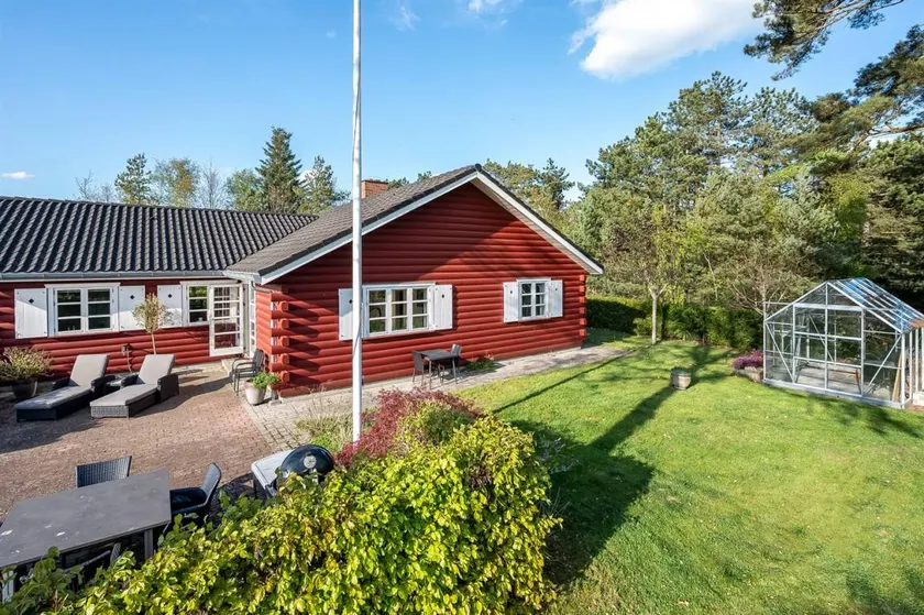 Fully equipped holiday home with garden, terrace & BBQ | Pet-friendly - Image 1