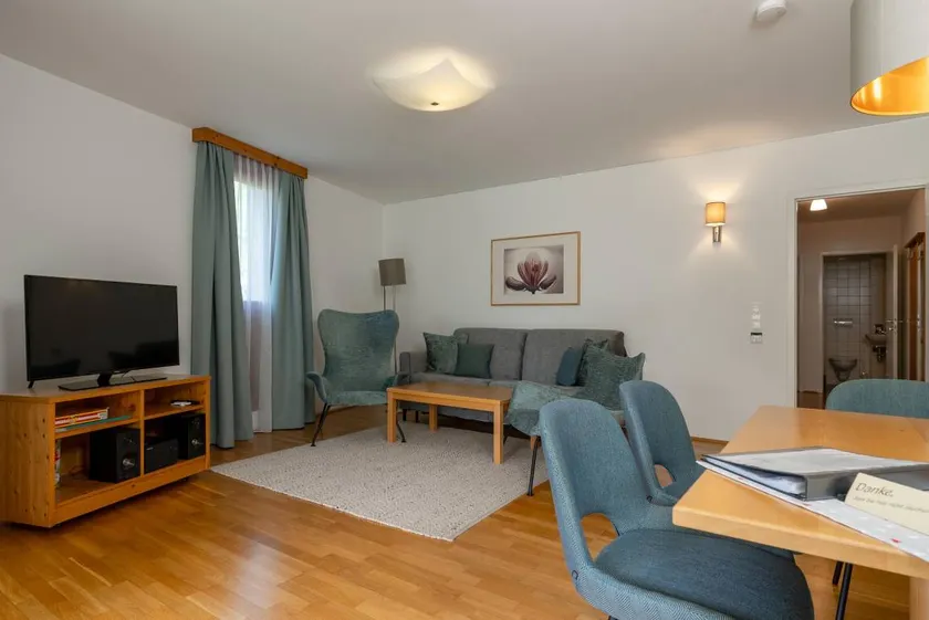 Holiday apartment with terrace & garden | Lake view - Image 1
