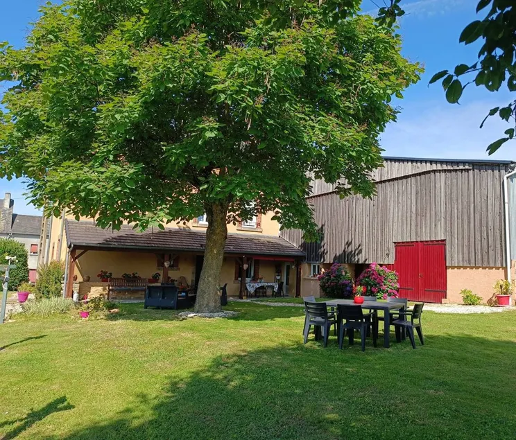Lodge with terrace & garden | Garden view - Image 1