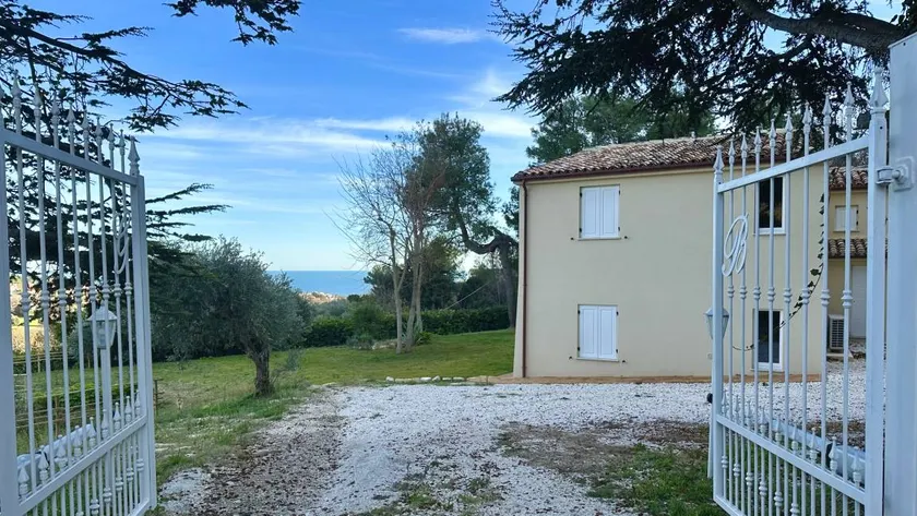 Villa with garden | Nature view - Image 1