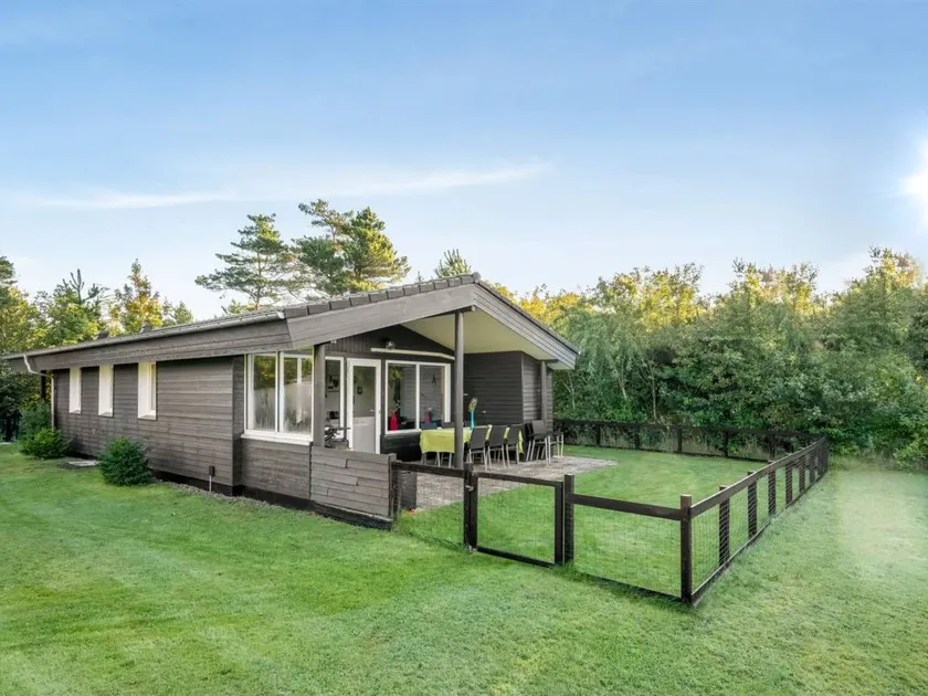 Family-oriented beautiful house with terrace | Pet-friendly - Image 1