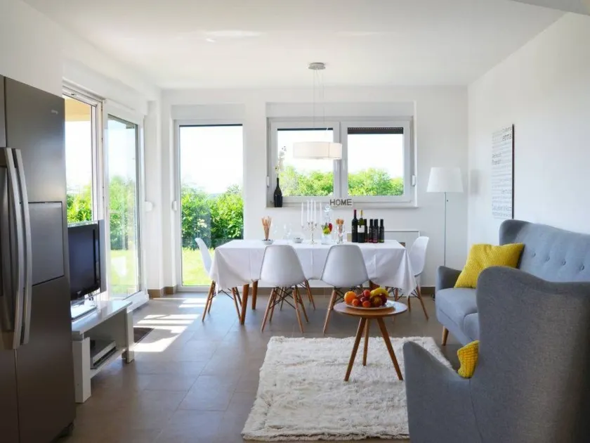 House with barbeque, terrace & garden - Image 1