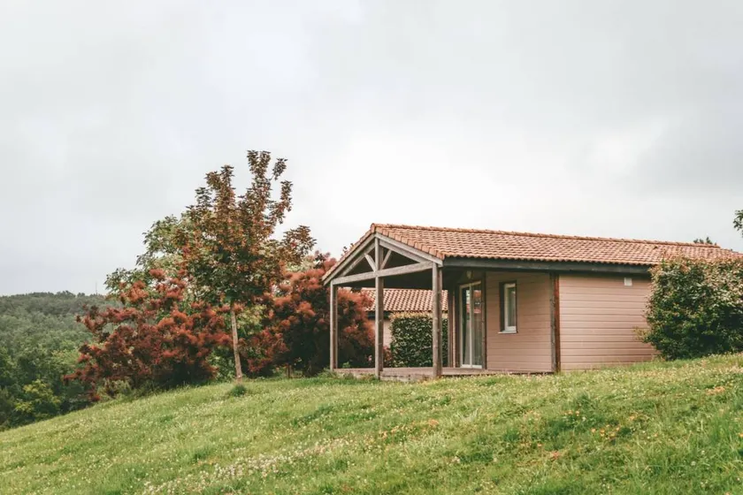 Cottage with garden, pool & barbecue | Pets are welcome - Image 1