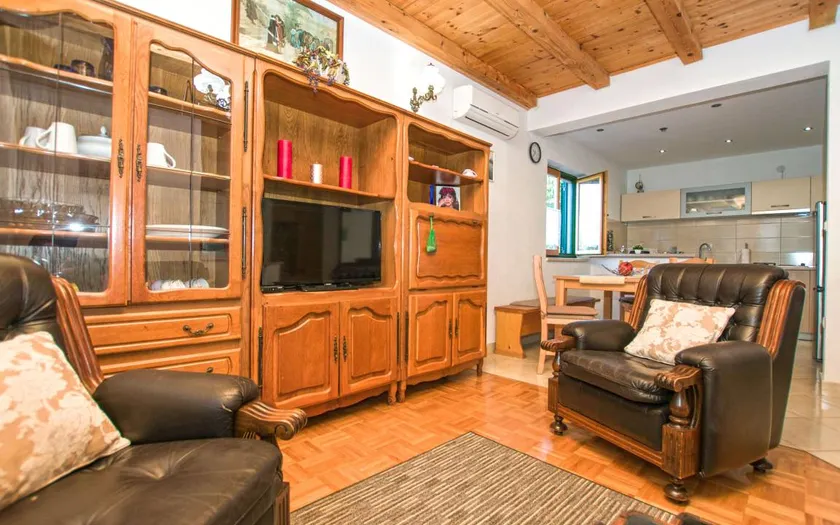 Wonderful holiday home with BBQ & garden | Garden view | Dogs allowed - Image 1
