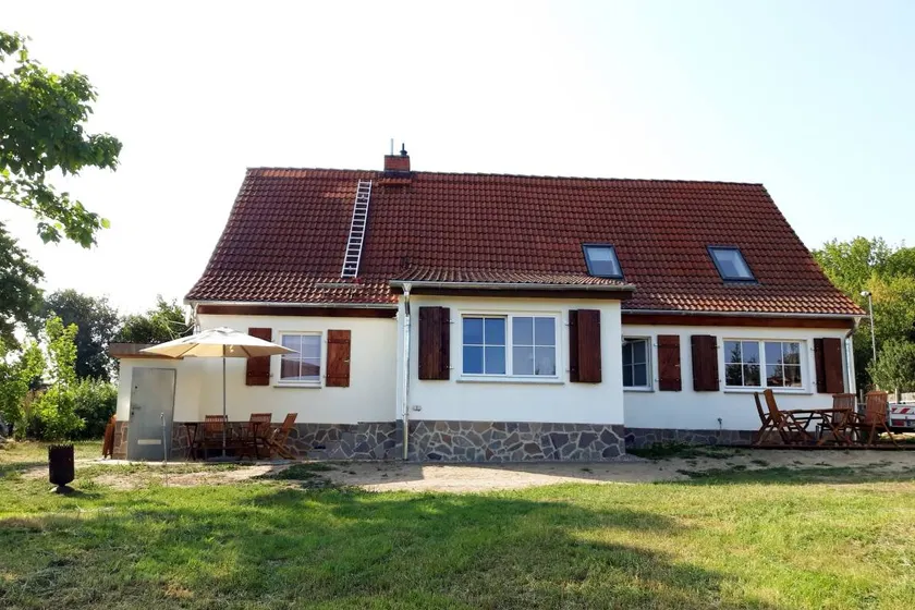 Apartment 'Haus Am See - Zur Blauen Tür' with Lake View, Private Terrace and Wi-Fi - Image 1