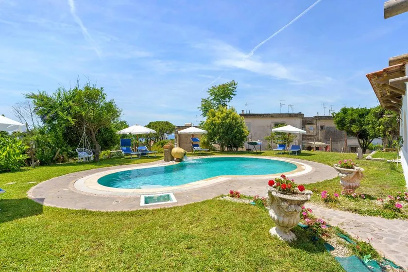 Holiday home with jacuzzi, pool & terrace | Sea view | Close to the beach | Pets allowed - Image 1