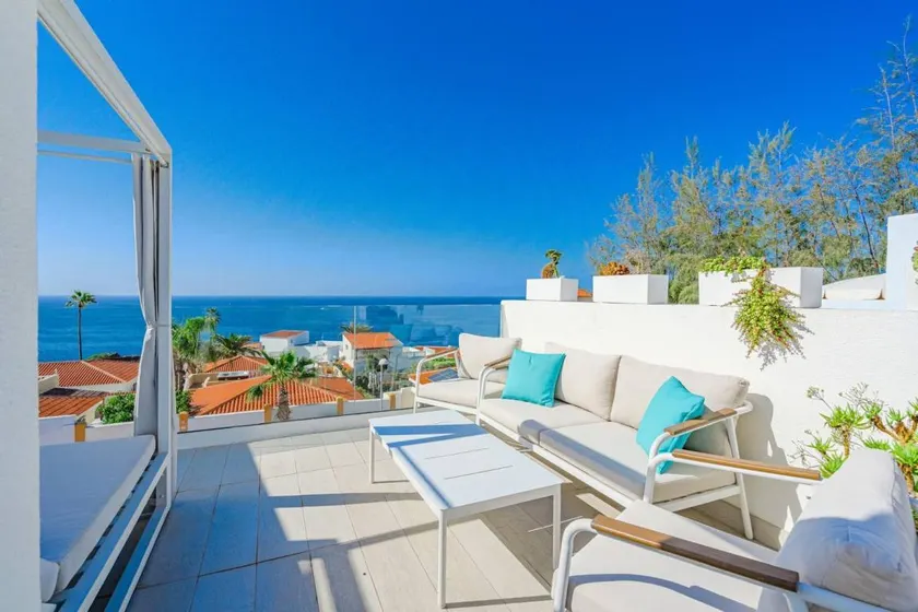 Maison entièrement équipée avec internet haut débit, piscine privée et terrasse | Vue plage | Parfaite pour le travail à distance - Image 1