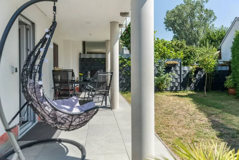Beautiful flat with garden & terrace | Garden view - Image 1