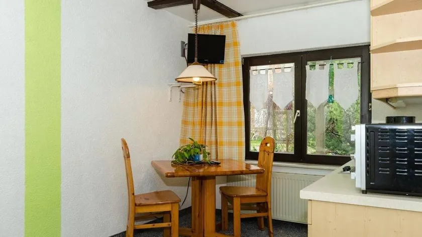 Flat with barbeque & garden - Image 1