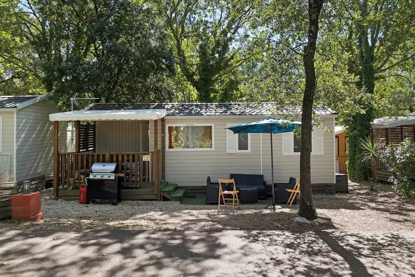 3-Bedroom Mobile Home with Air Conditioning, Shared Pool and Private Terrace - Image 1