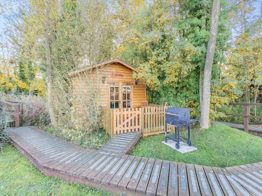 Cottage with garden & barbeque - Image 1