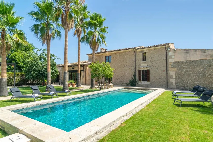 Child-friendly big villa with private pool, terrace & garden - Image 1