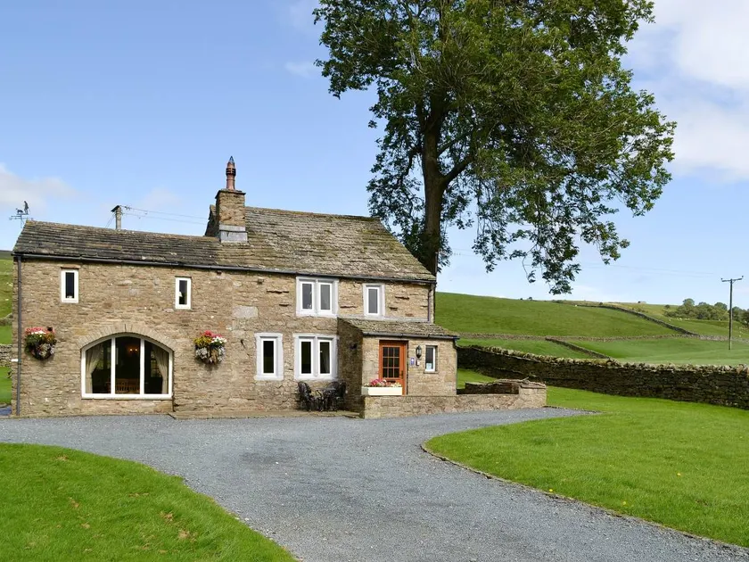 Family-oriented charming cottage with barbeque & garden | River view | Pets are welcome - Image 1