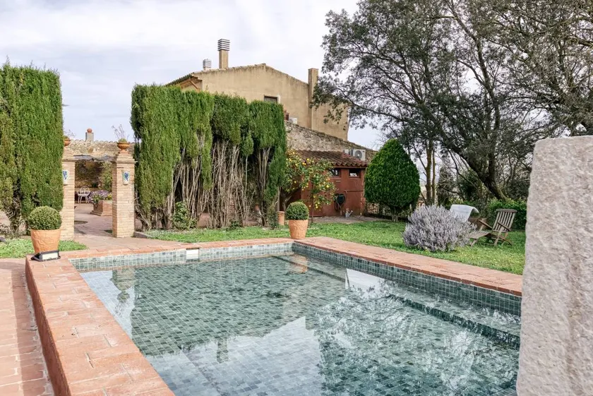 Nice apartment with pool & garden | Garden view | Perfect for remote work - Image 1