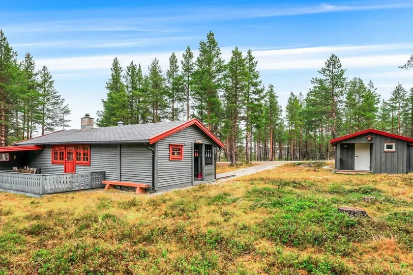 Holiday home with garden & terrace - Image 1