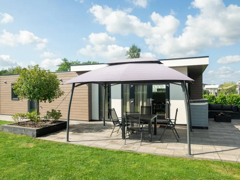 Lovely house with garden - Image 1