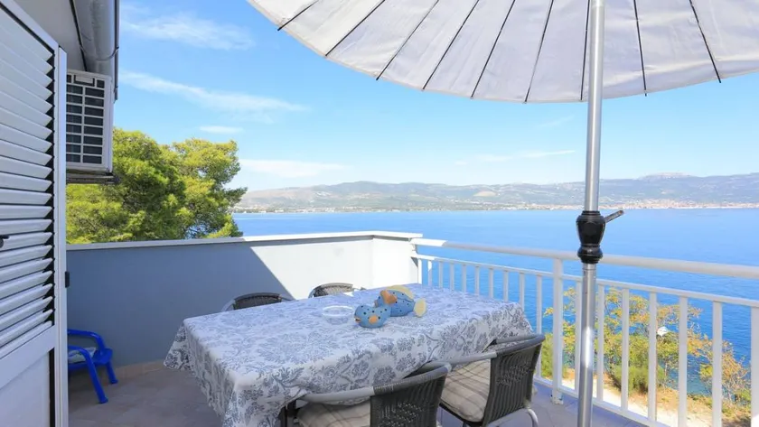 Holiday apartment with terrace & BBQ | Sea view - Image 1