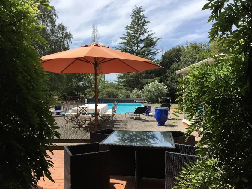 Charming Villa in Nalliers with Pool - Image 1