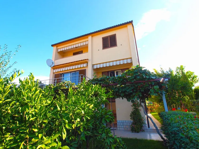 Flat with barbeque & terrace - Image 1