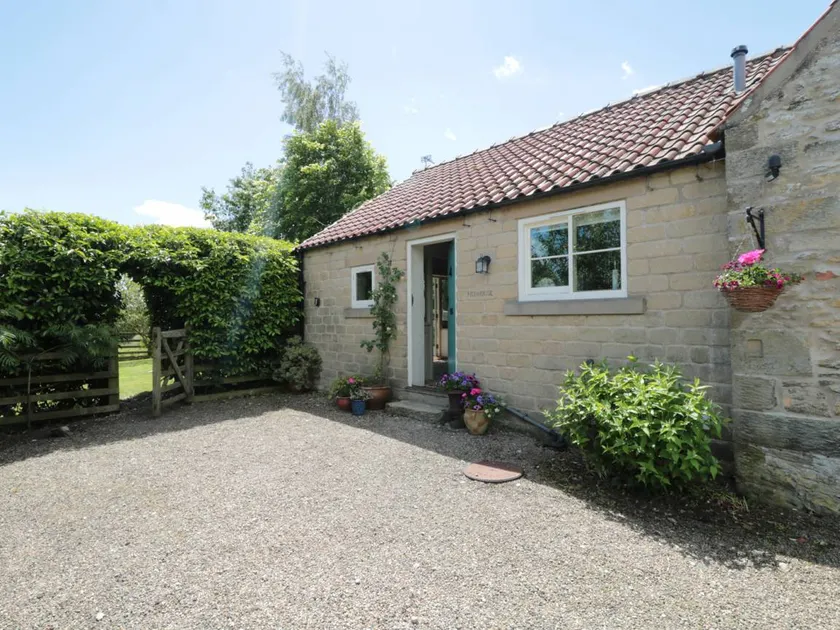Family-oriented cottage with garden | Pet-friendly - Image 1