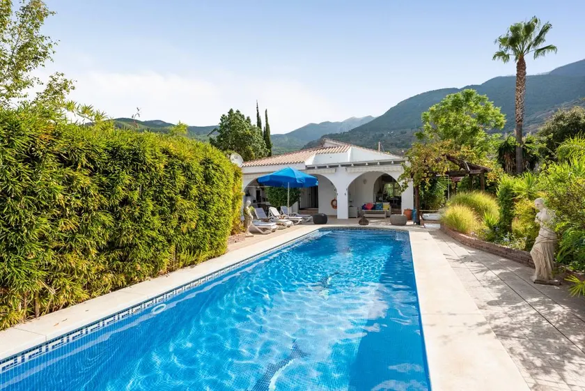 Ferienhaus mit Terrasse, Grill und Pool | Bergblick - Image 1