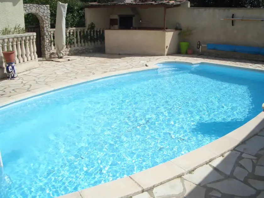 Merveilleuse villa entièrement équipée avec barbecue, jardin et terrasse | Vue piscine - Image 1