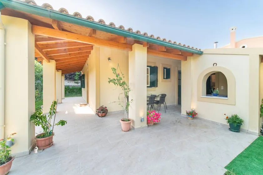Holiday home with garden & terrace | Garden view - Image 1