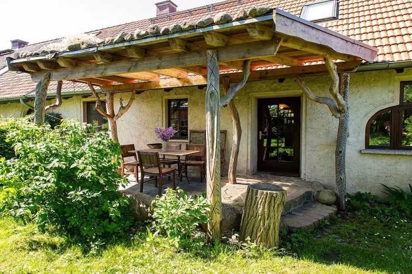 Holiday home with barbecue & terrace | Pet-friendly - Image 1