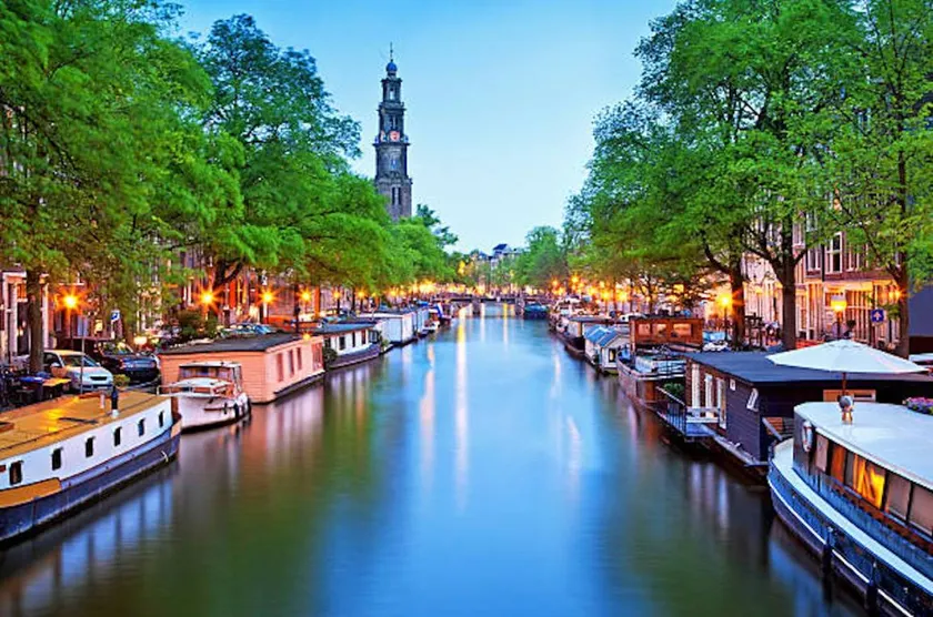 Holiday home | Next to Bloemenmarkt - Image 1