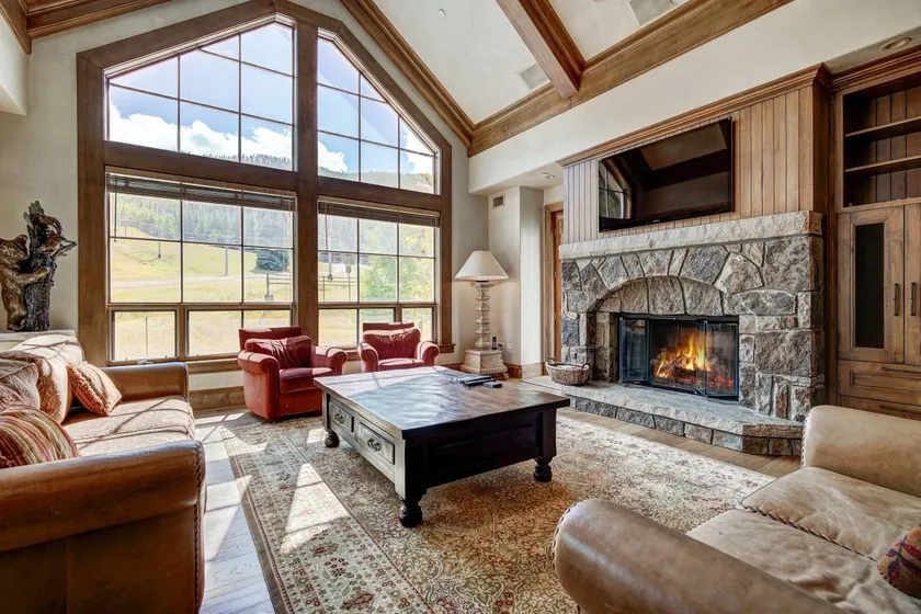 Golden Peak Luxury 4 BR Penthouse - Ski-in/out by RedAwning - Image 1