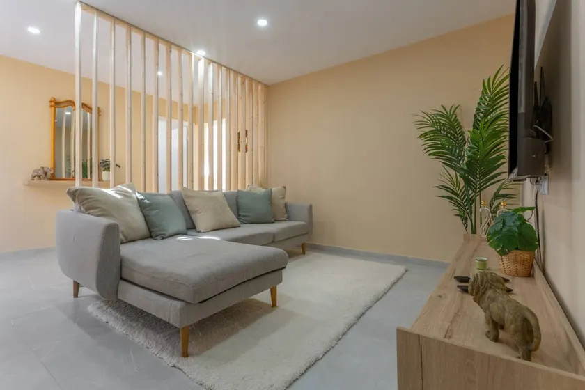 Holiday Home with Sea and Mountain Views - Image 1
