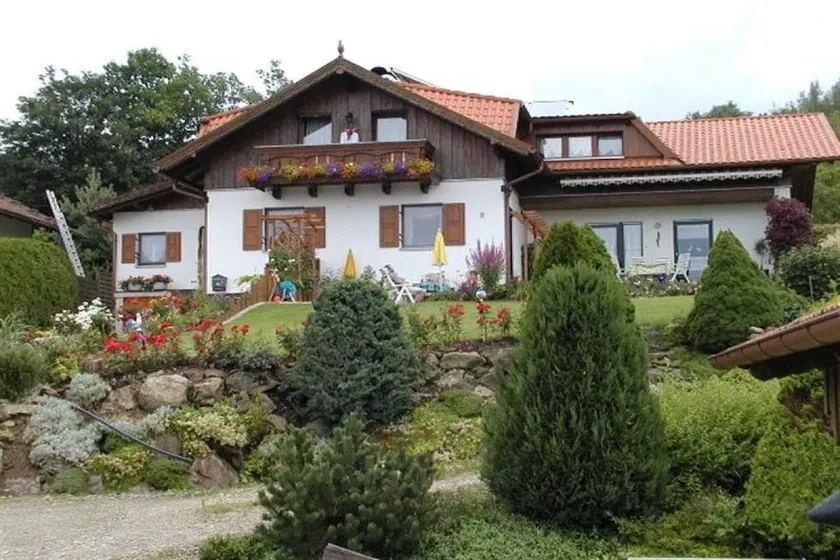 House with garden, terrace & BBQ - Image 1