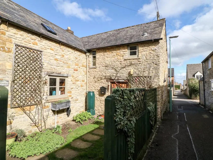 Family-friendly cottage with garden | Pets allowed - Image 1